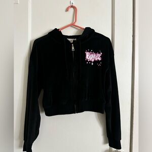 VELOUR TRACK SUIT
Sweater + pants included